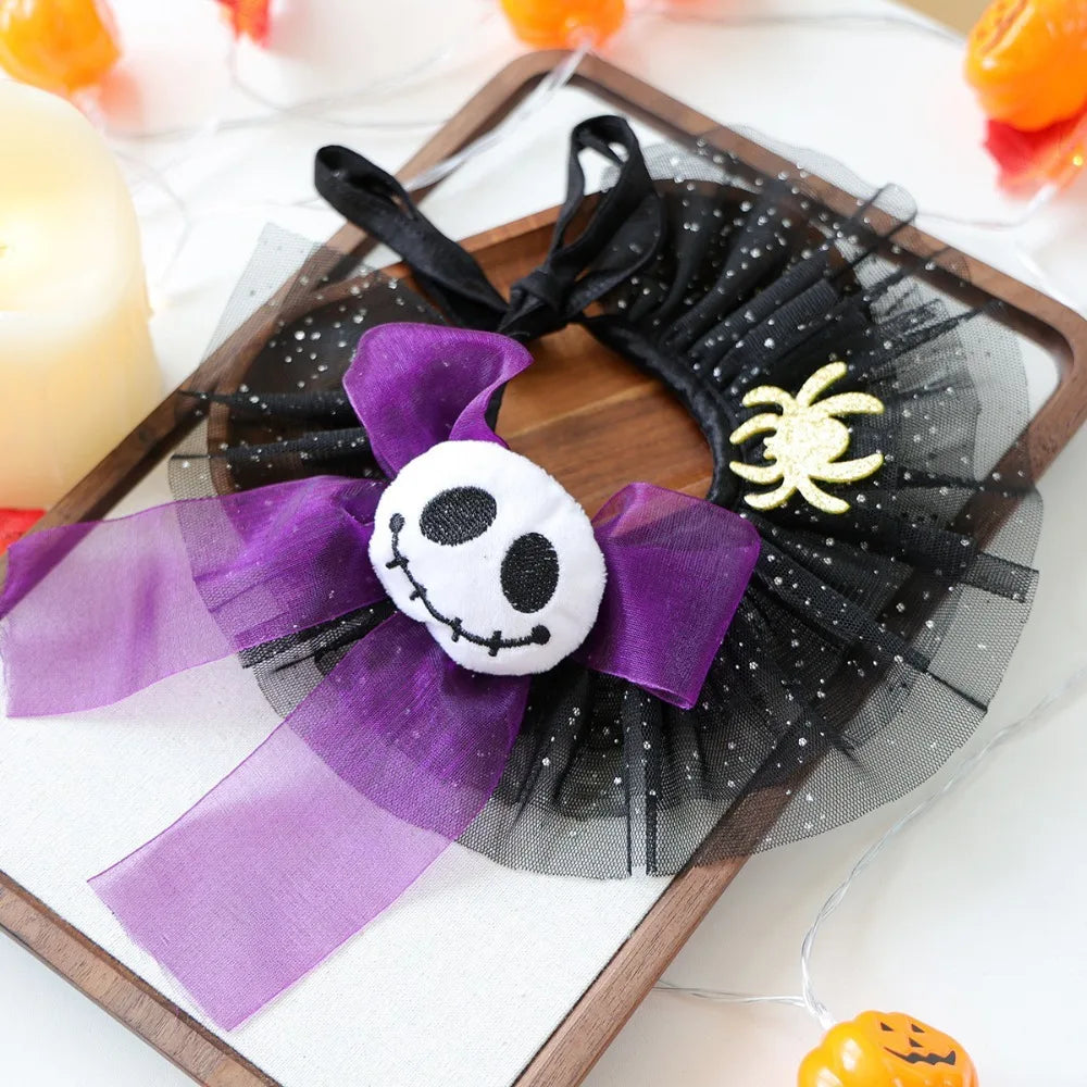Halloween Hunde- & Katzenhalsband – Verstellbarer Spitzenkragen mit Kürbis, Spinne & Geist 🎃 | Bequemes Party-Accessoire